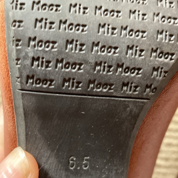 MIZ MOOZ FRANKLIN healed lace up bootie. Two tone leather. Size 6.5. - Picture 8 of 12